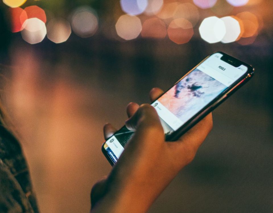 Psicólogo revela os benefícios de abandonar filtros de beleza aumentada