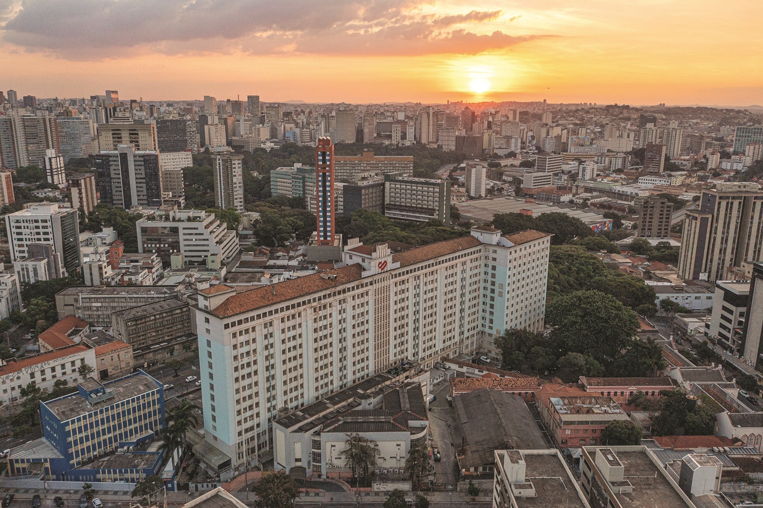 Santa Casa BH revela avanço da restauração de sua fachada icônica e apresenta projeto que une tradição e futuro