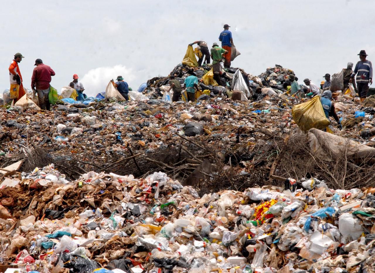 Catadores de recicláveis estão entre mais atingidos por eventos climáticos extremos, diz estudo